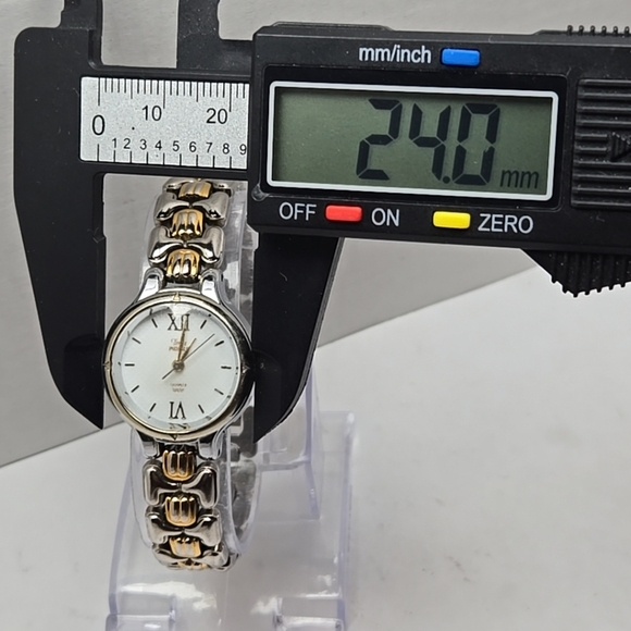 Womens Timex Watch G9 Silver Gold Two-Tone Quartz Bracelet New Battery - Picture 4 of 9